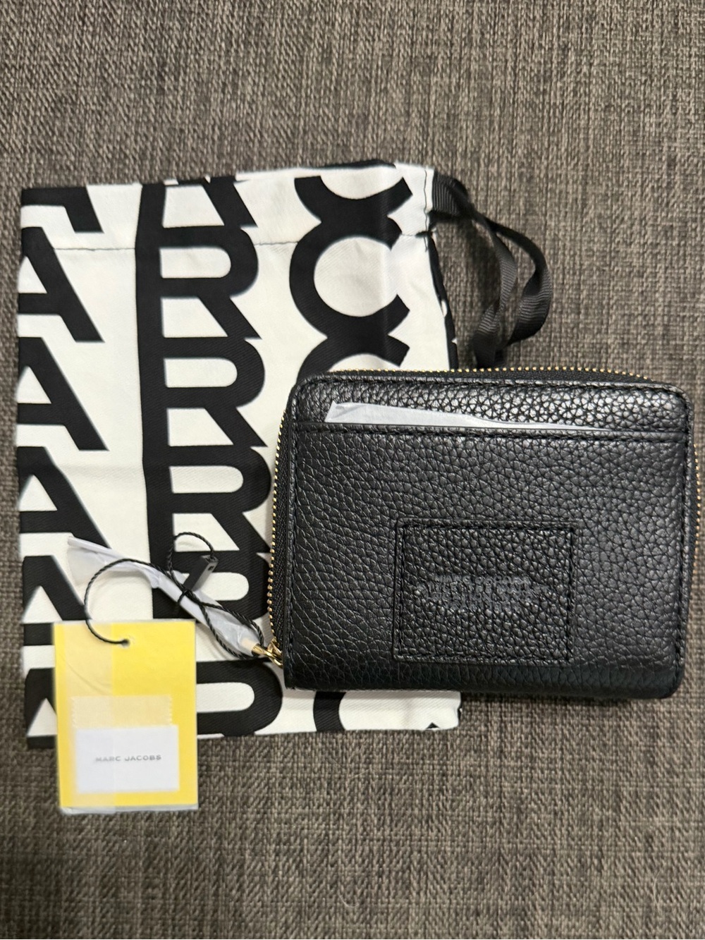 Marc Jacobs Black 'The Wallet' Pebbled Leather Card Wallet - Picture 2 of 3